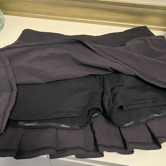 Lululemon Black Skirt Skort pace setter- 8 - Picture 5 of 5